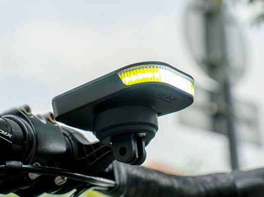 Ravemen FR300 első l&aacute;mpa