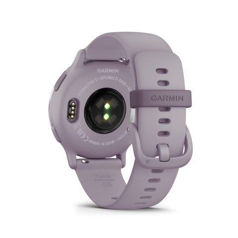 A jobb felső gomb és a bujtató színe sötétlila a Garmin Vívoactive 5 Orchidea óránál